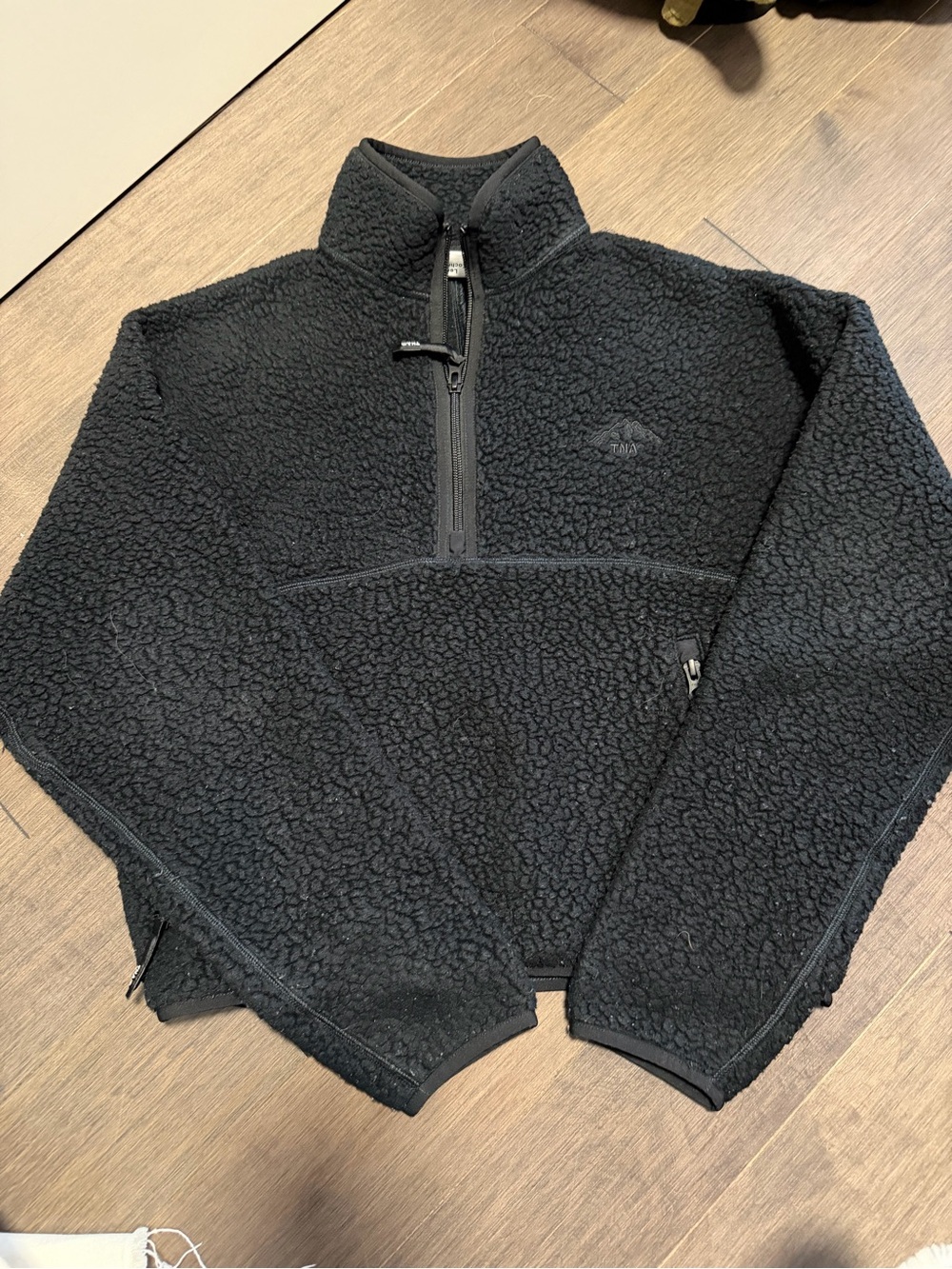 Aritzia Black Sherpa Quarter-Zip Pullover EUC